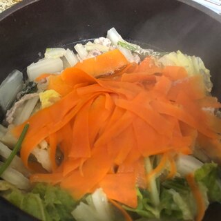 【にんじんで豪華に‼️】白菜のミルフィーユ鍋